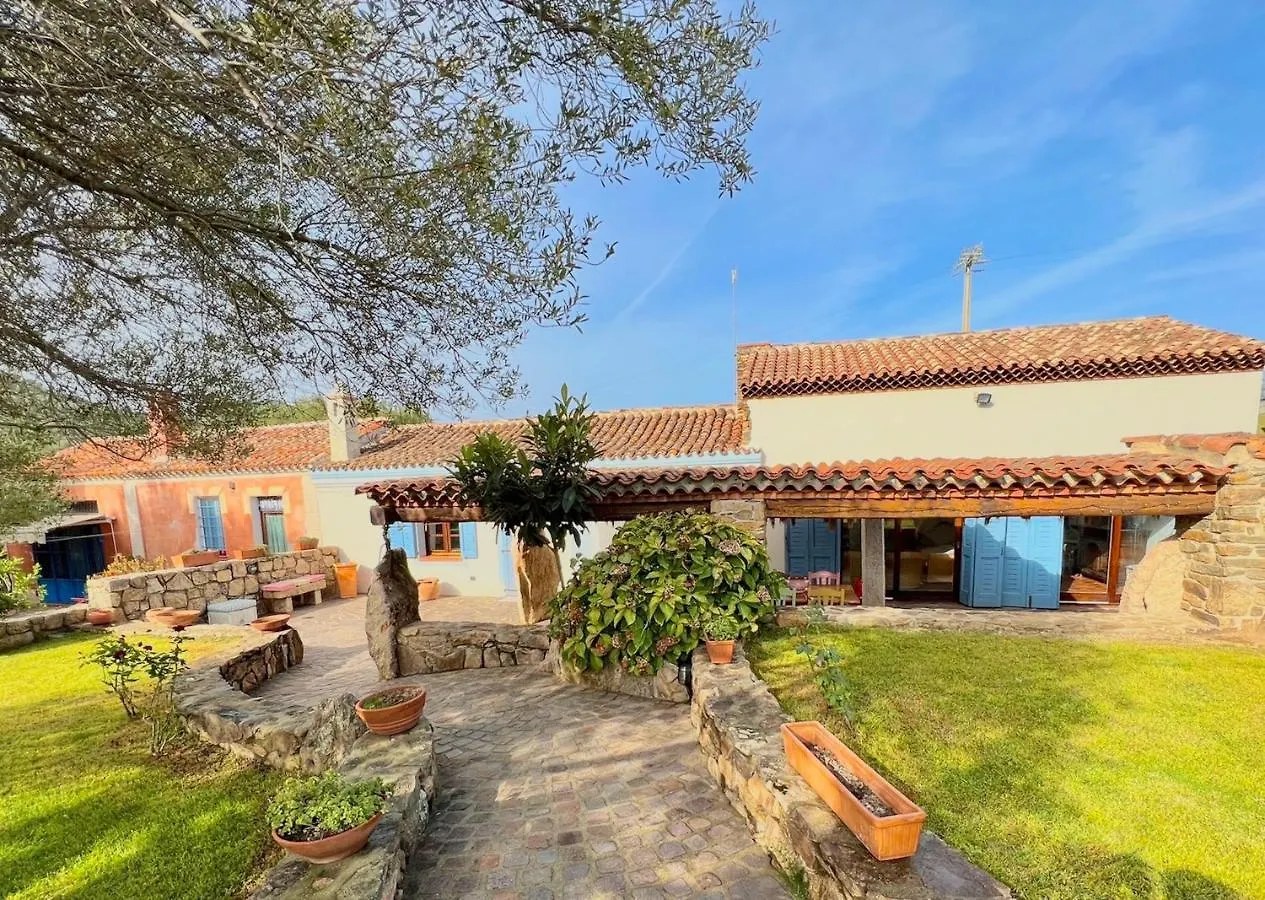 Villa Iss Travel, Li Funnesi House - With Private Garden, Air-Condition And Two Bathrooms San Teodoro  Italy
