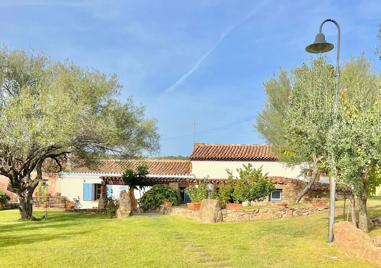 Iss Travel, Li Funnesi House - With Private Garden, Air-Condition And Two Bathrooms San Teodoro