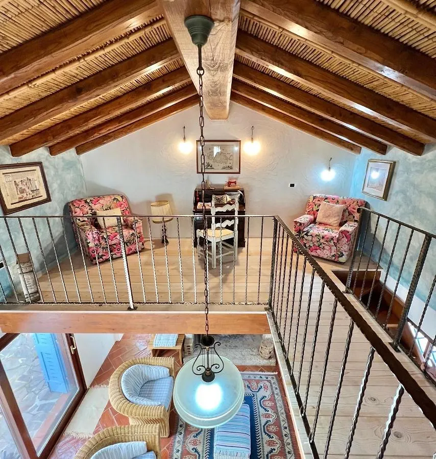 Iss Travel, Li Funnesi House - With Private Garden, Air-Condition And Two Bathrooms San Teodoro  Villa San Teodoro (Sardinia)