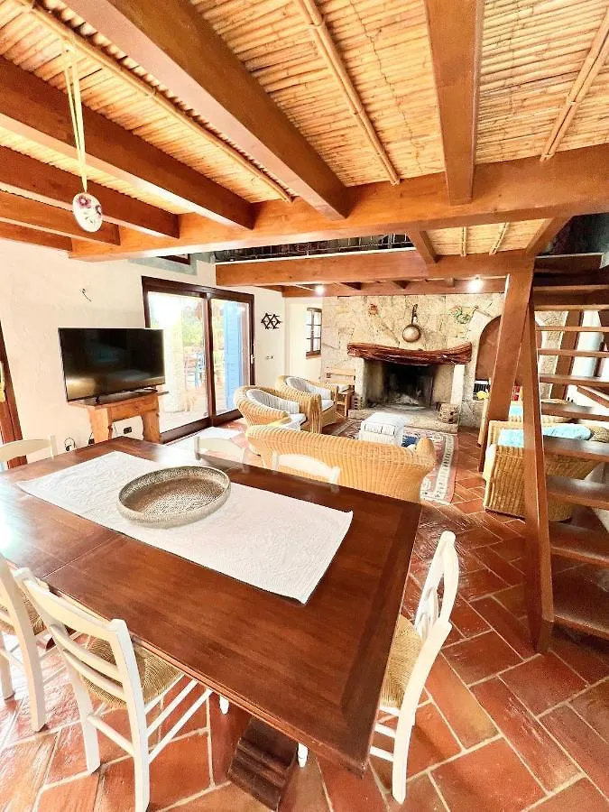 Villa Iss Travel, Li Funnesi House - With Private Garden, Air-Condition And Two Bathrooms San Teodoro